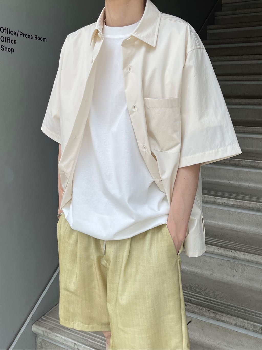 Shintaroさんの「TAKEO KIKUCHI｜【抗菌防臭／5サイズ展開】ハイゲージポンチ Tシャツ」を使ったコーディネート