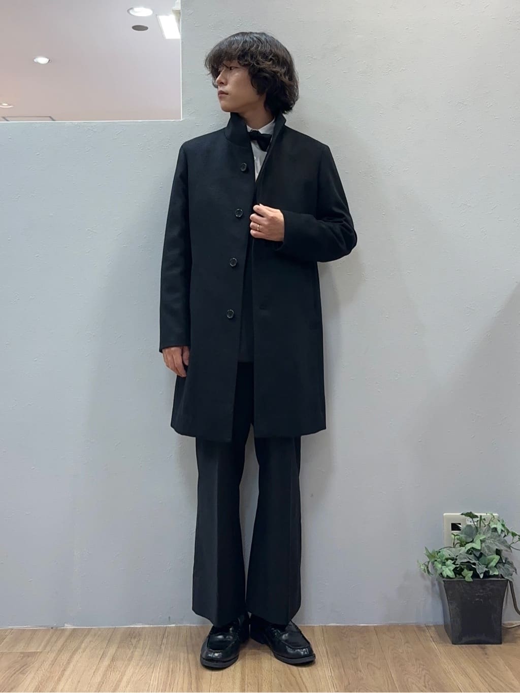Uさんの「TAKEO KIKUCHI｜【ウールカシミヤブレンド】ビーバー調 スタンドカラー コート」を使ったコーディネート