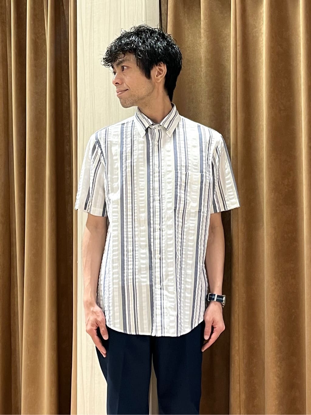 URAさんの「TAKEO KIKUCHI｜【オフィスカジュアル対応】ドレス チノパンツ」を使ったコーディネート