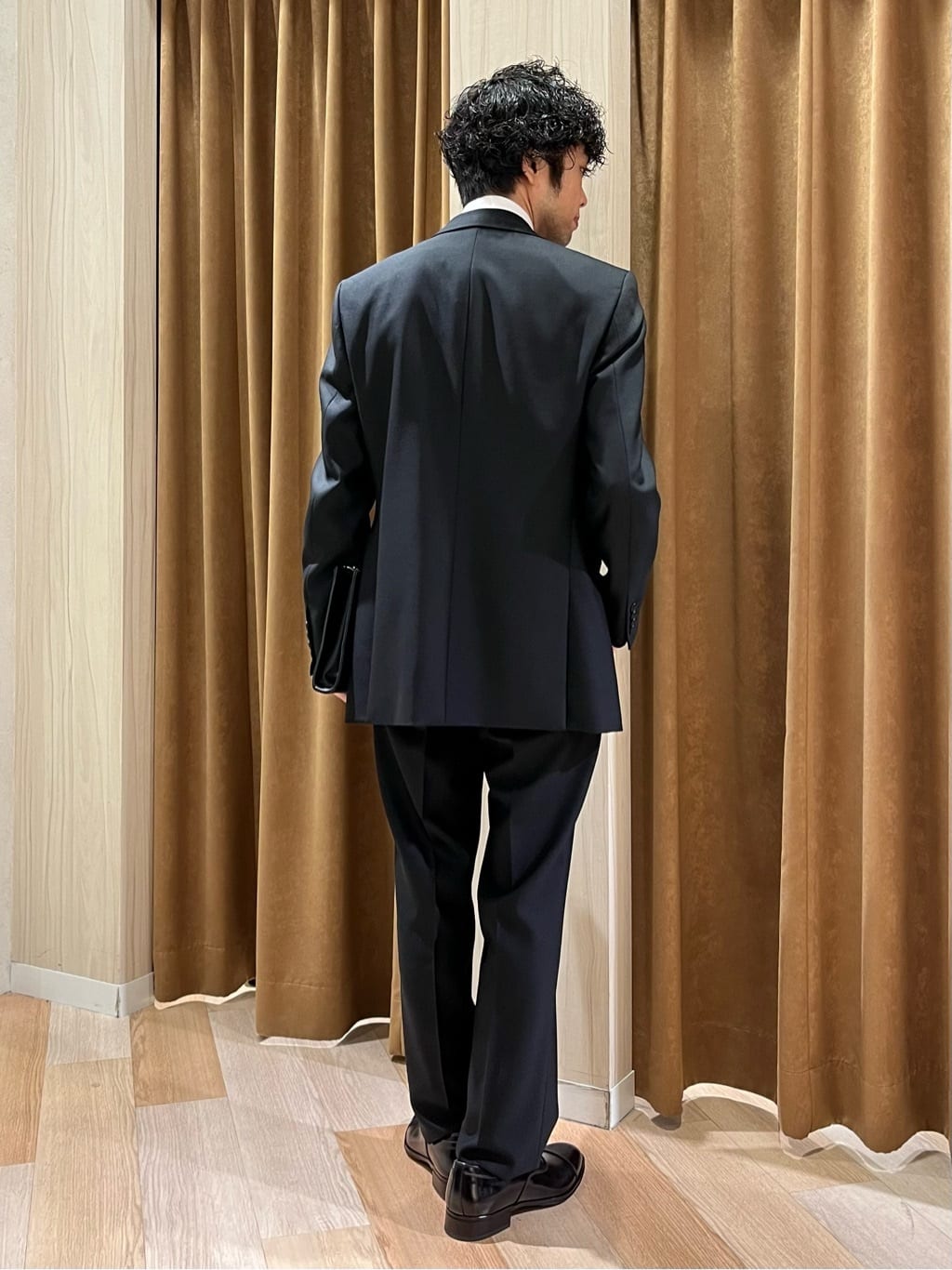 URAさんの「TAKEO KIKUCHI｜【Three by Three】シャイニーシャークピンヘッド ベスト / 3ピース対応」を使ったコーディネート