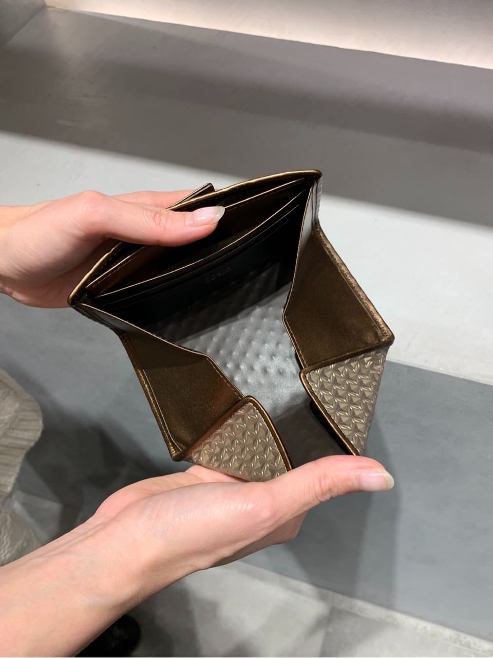 Kさんの「HIROKO HAYASHI｜CARATI（カラーティ）マルチ財布」を使ったコーディネート