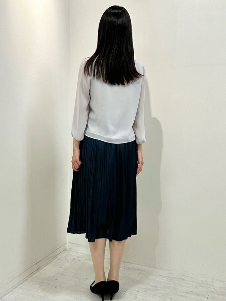 akariさんの「COUP DE CHANCE｜【洗える／日本製／通勤】タックブラウス」を使ったコーディネート