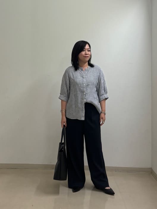 Akiさんの「INDIVI｜【褒められパンツ／洗える／ウエストゴム】ワイドタックパンツ」を使ったコーディネート
