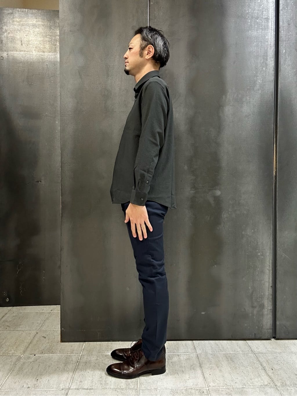 coheyさんの「TAKEO KIKUCHI｜【全7サイズ&times;8色展開！】トップマルチヘリンボン パンツ」を使ったコーディネート