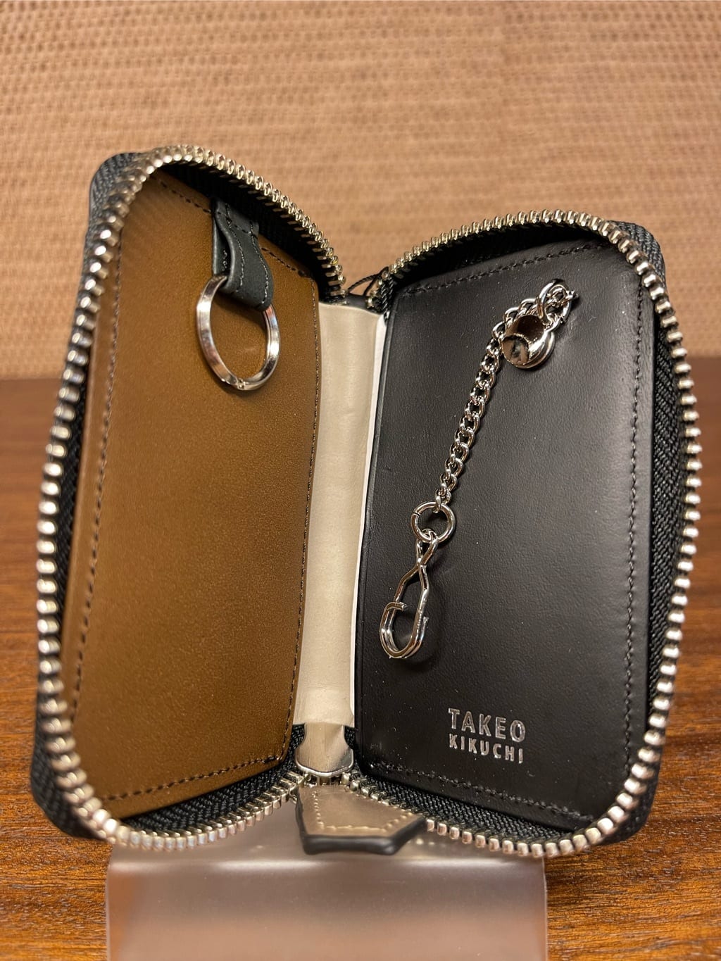 iwさんの「TAKEO KIKUCHI｜アンティーク調レザー キーケース」を使ったコーディネート