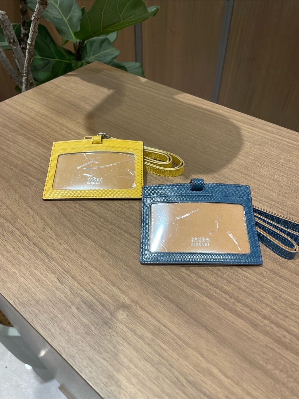 コウノ モトヤさんの「TAKEO KIKUCHI｜【ソフト＆ナチュラル】ミニメッシュ レザー IDカードホルダー」を使ったコーディネート