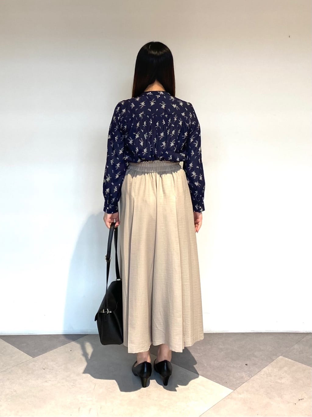 miさんの「grove｜【ふわっと心地よい足入れ】やわここち(R)Vカットパンプス」を使ったコーディネート