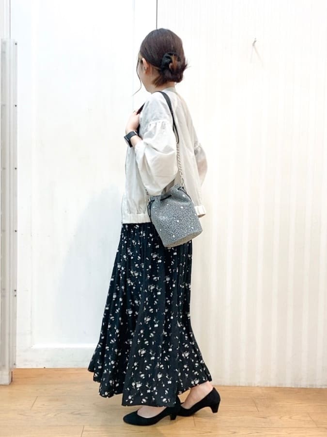 miyaさんの「grove｜【ふわっと心地よい足入れ】やわここち(R)Vカットパンプス」を使ったコーディネート