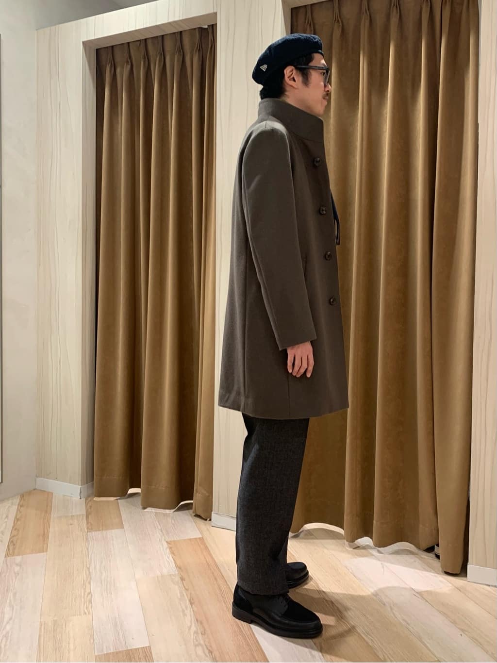 蒲谷祐太さんの「TAKEO KIKUCHI｜【ウールカシミヤブレンド】ビーバー調 スタンドカラー コート」を使ったコーディネート