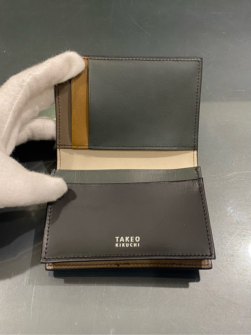 uedaさんの「TAKEO KIKUCHI｜【ソフト＆ナチュラル】ミニメッシュ レザー 名刺入れ」を使ったコーディネート