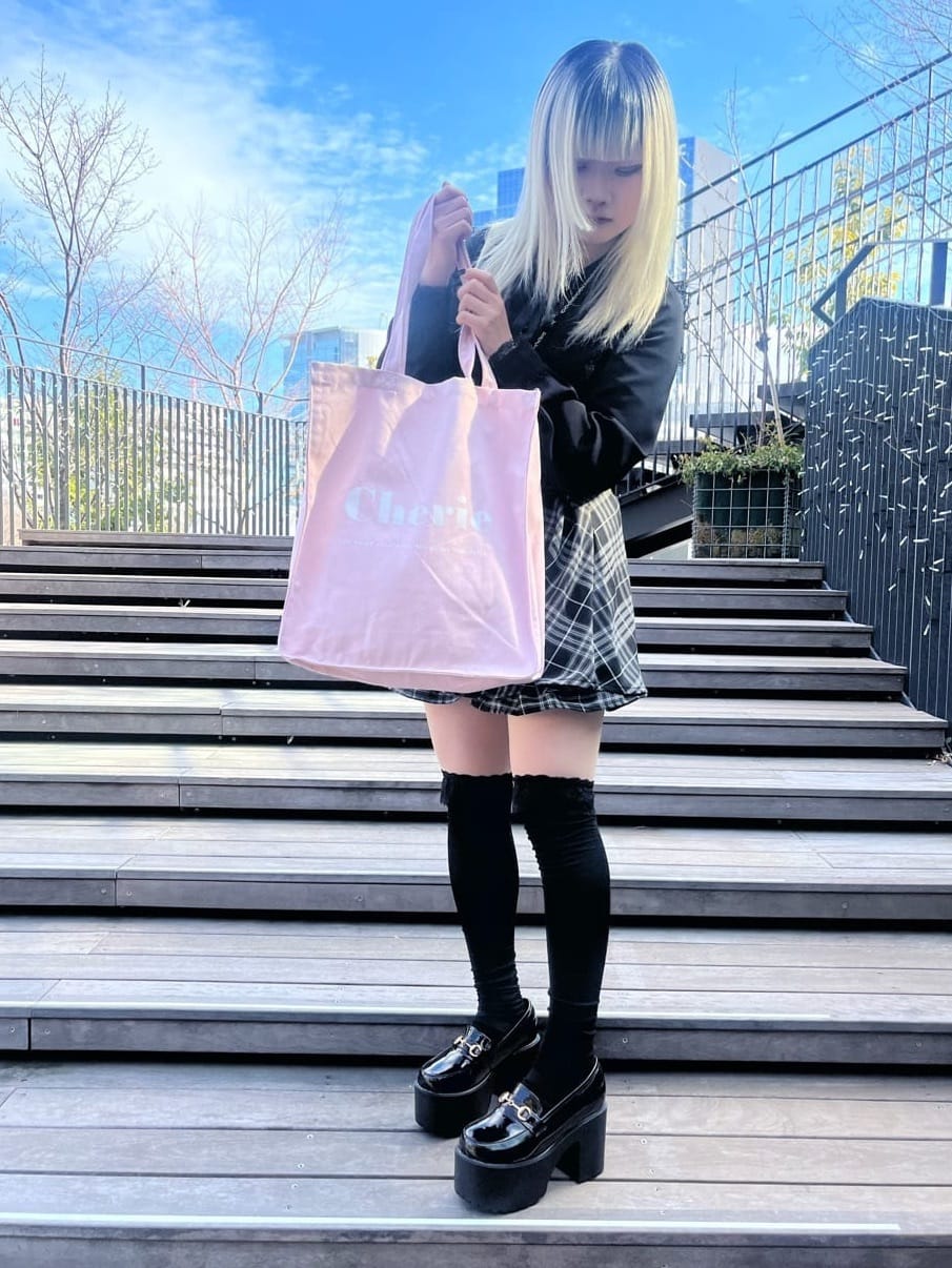 はくさんの「ESPERANZA｜厚底ビット付きローファーパンプス」を使ったコーディネート