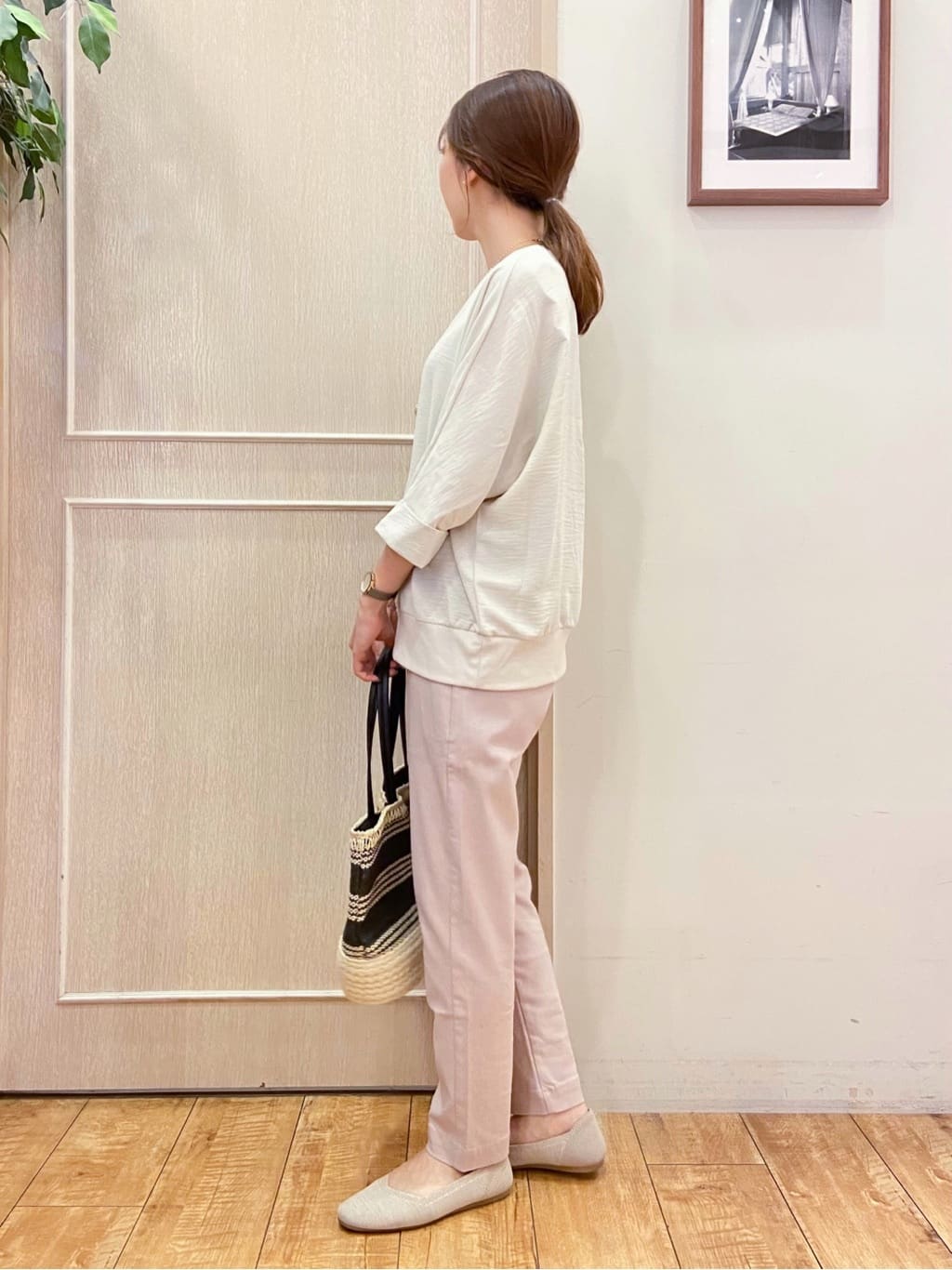 なみさんの「SHOO･LA･RUE｜【SS-3L/無理せずスリム】 ぐんぐん伸びる イージーテーパードパンツ」を使ったコーディネート