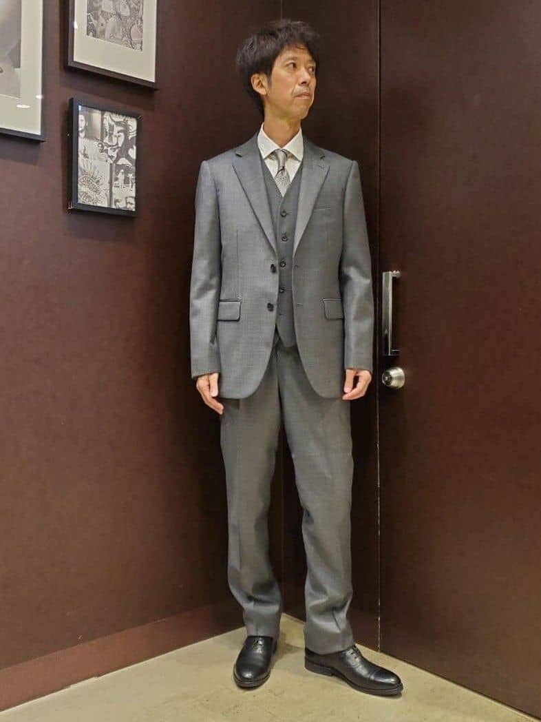 ishidaさんの「TAKEO KIKUCHI｜【Three by Three】シャイニーシャークピンヘッド スーツ/3ピース対応可」を使ったコーディネート