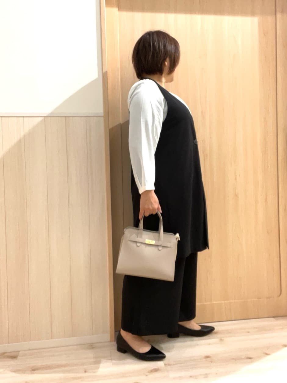 ポンさんの「SHOO･LA･RUE｜【通勤/デイリー/セットアップ可】マルチに使える カットジョーゼット ワイドパンツ」を使ったコーディネート