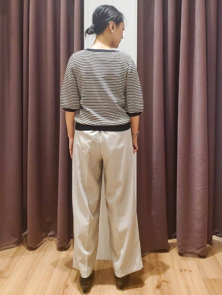 さくさんの「grove｜【ふわっと心地よい足入れ】やわここち(R)Vカットパンプス」を使ったコーディネート