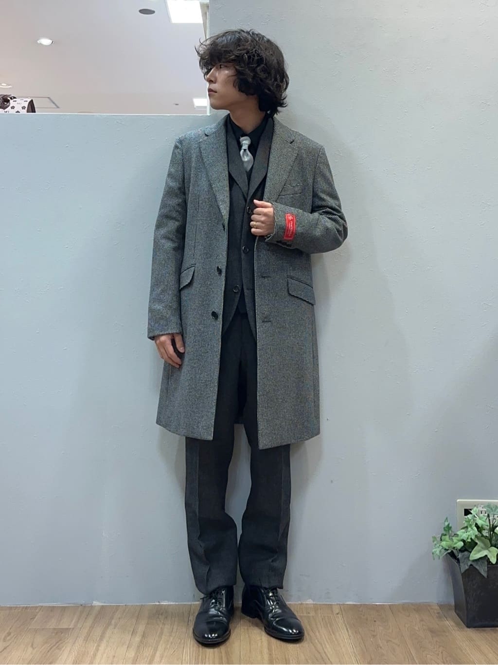 Uさんの「TAKEO KIKUCHI｜【Three by Three】シャイニーシャークピンヘッド ベスト / 3ピース対応」を使ったコーディネート