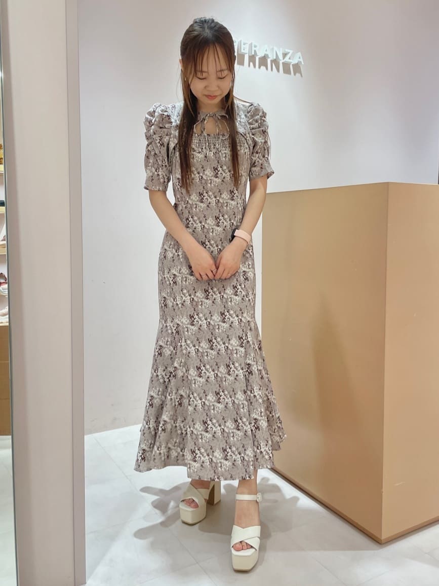 azusaさんの「ESPERANZA｜◆【ラク盛り／サンダル】リピーター続出／脚長美脚　ラク盛り厚底サンダル　24年Ver」を使ったコーディネート