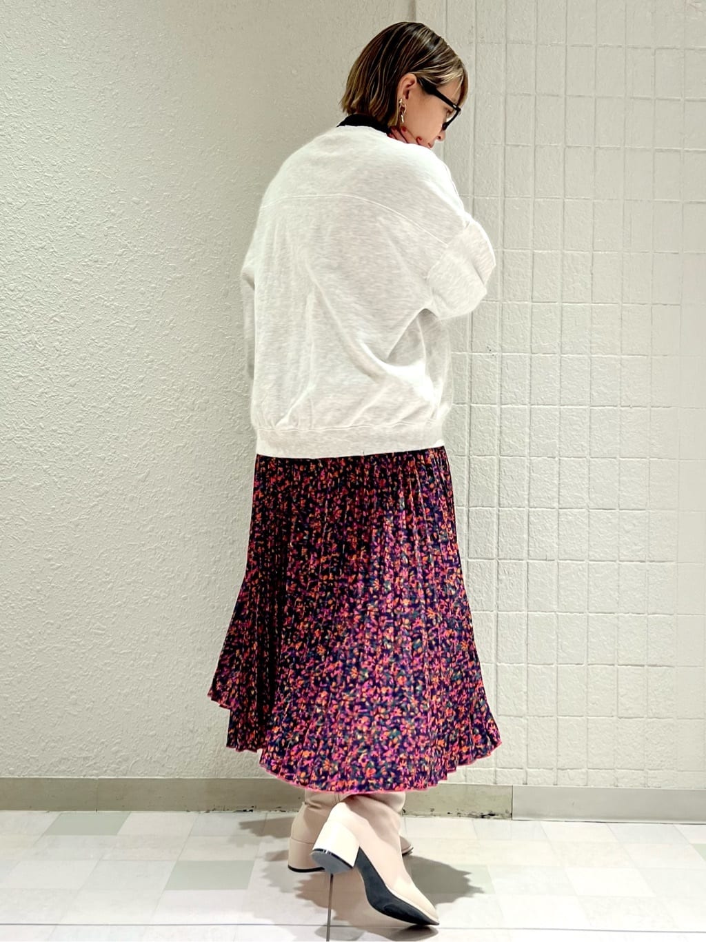 TAKAさんの「ESPERANZA｜スクエアトゥロングブーツ【ロングセラー／歩きやすい／ローヒール／ストレッチ／サイドジップ／着脱簡単／」を使ったコーディネート