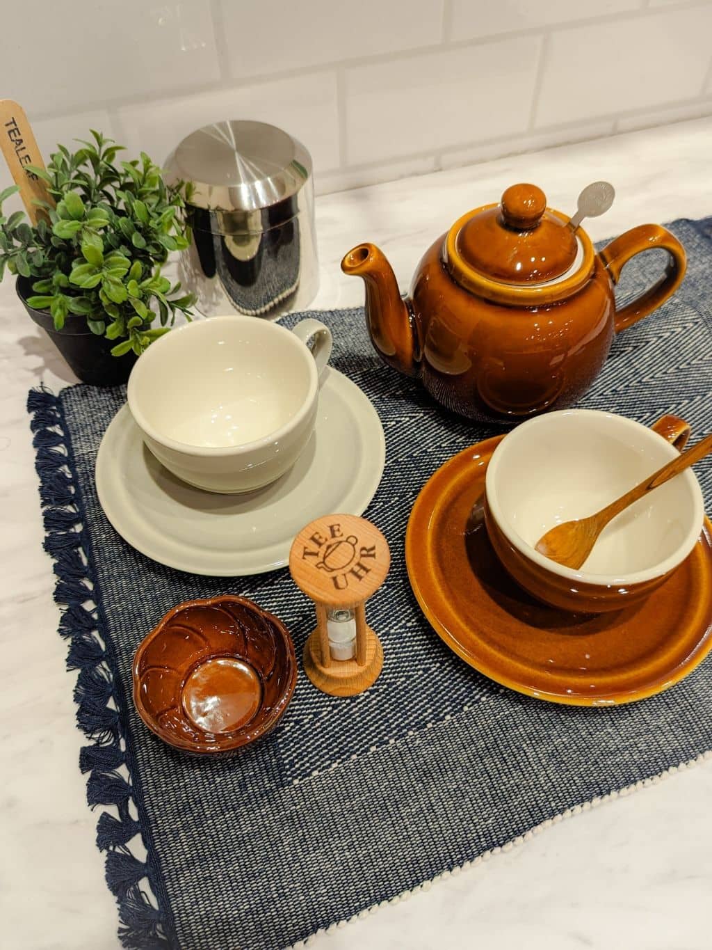 シモさんの「212 KITCHEN STORE｜ファームハウス ティーポット ミッドナイトフォレスト ２カップ ＜London Pottery  ロ」を使ったコーディネート