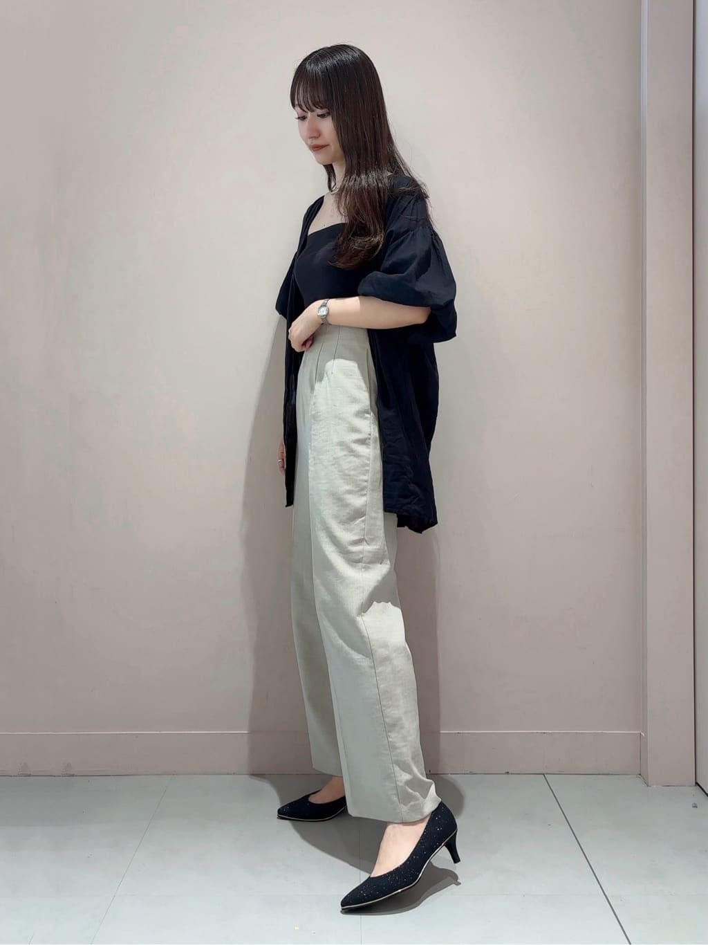 RINAさんの「ESPERANZA｜履きやすいパンプスヒール約5.5cm/グリッター」を使ったコーディネート