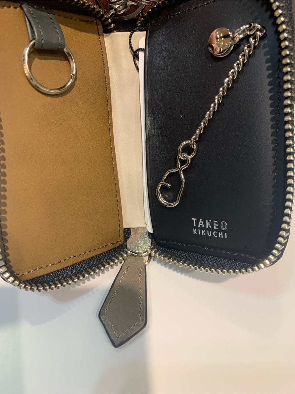 木村剛さんの「TAKEO KIKUCHI｜アンティーク調レザー コインケース」を使ったコーディネート