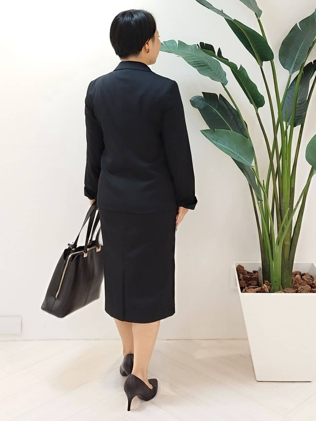 s u g iさんの「UNTITLED｜【洗える通勤スーツ】レジェールギャバ ストレッチタイトスカート」を使ったコーディネート