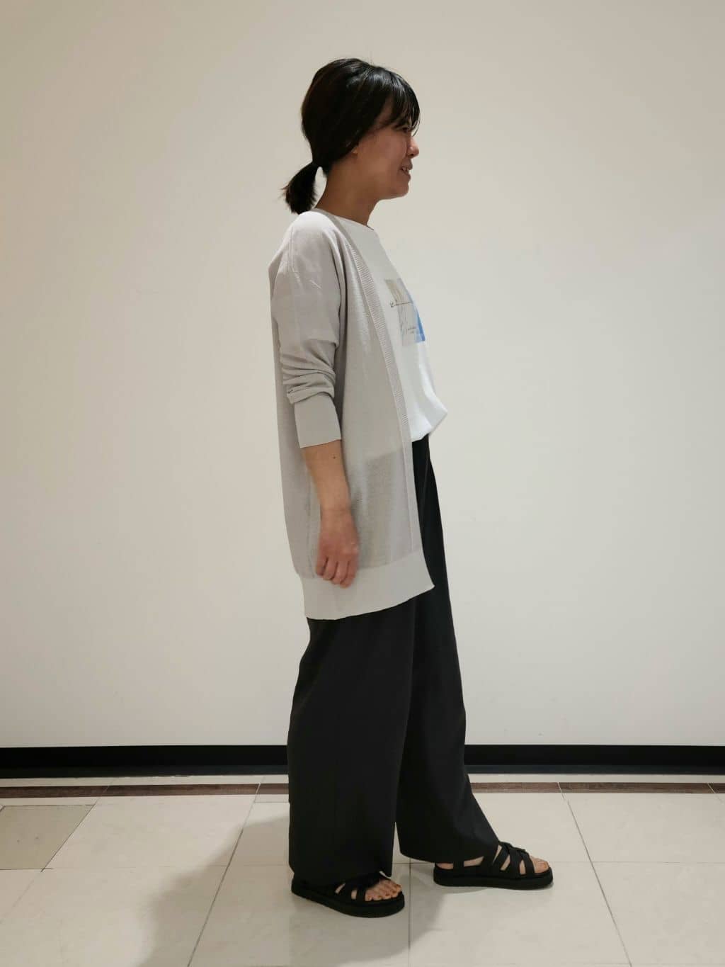 eriさんの「INDIVI｜【褒められパンツ／洗える／ウエストゴム】ワイドタックパンツ」を使ったコーディネート