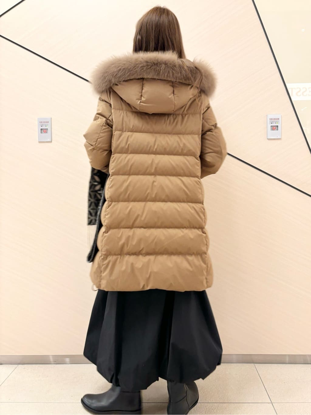 清水夏姫さんの「DRESSTERIOR｜オーバーラップサークル カシミヤ100%マフラー」を使ったコーディネート