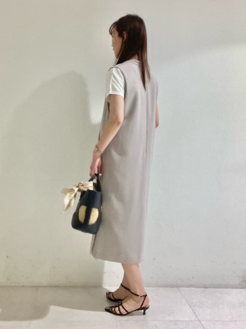 erikoさんの「UNTITLED｜【手洗い／58cm正方形】ベルトプリントスカーフ」を使ったコーディネート