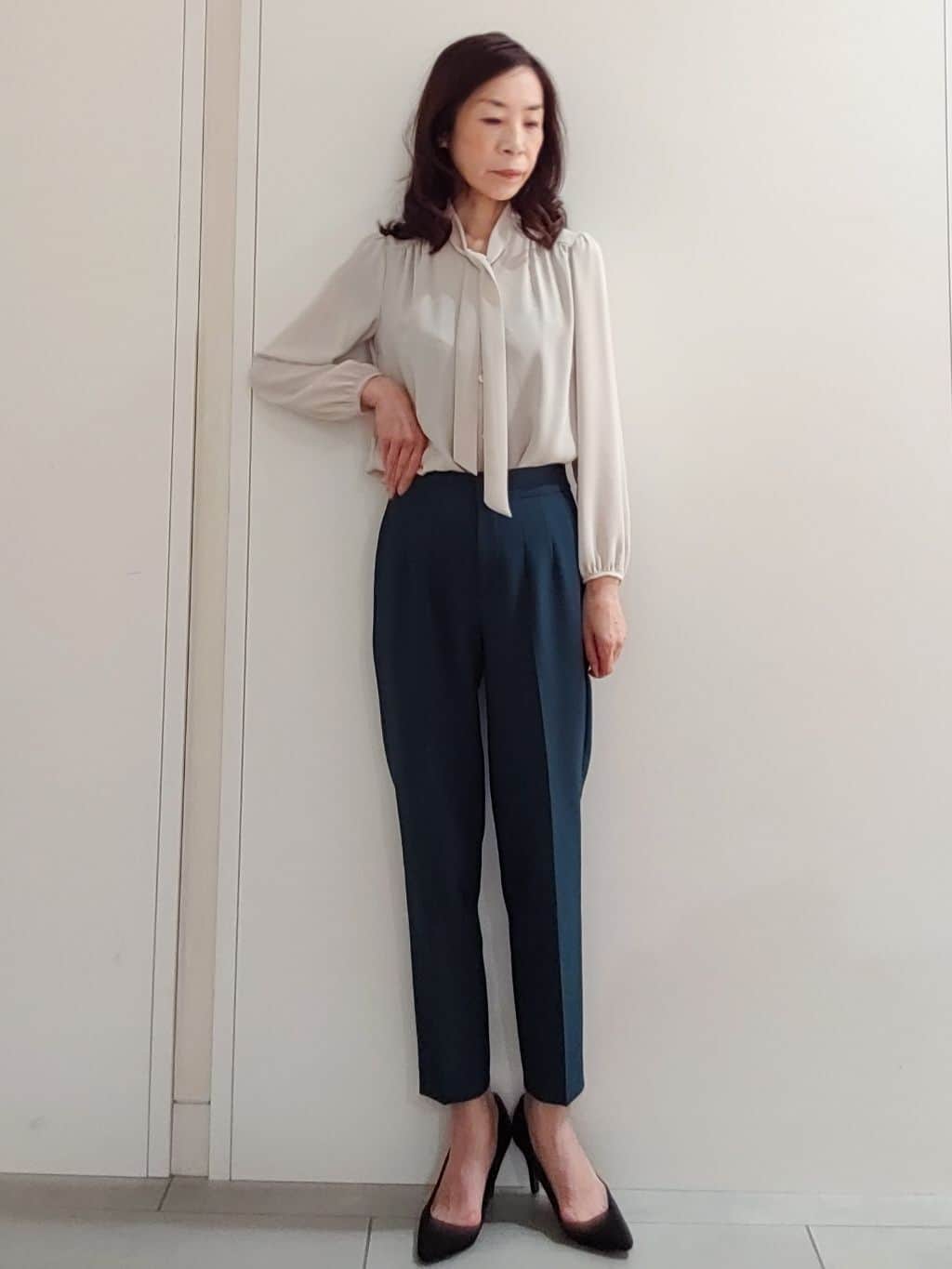 tocoさんの「COUP DE CHANCE｜【一枚着／ジャケットイン】女性らしい細ボウタイブラウス」を使ったコーディネート