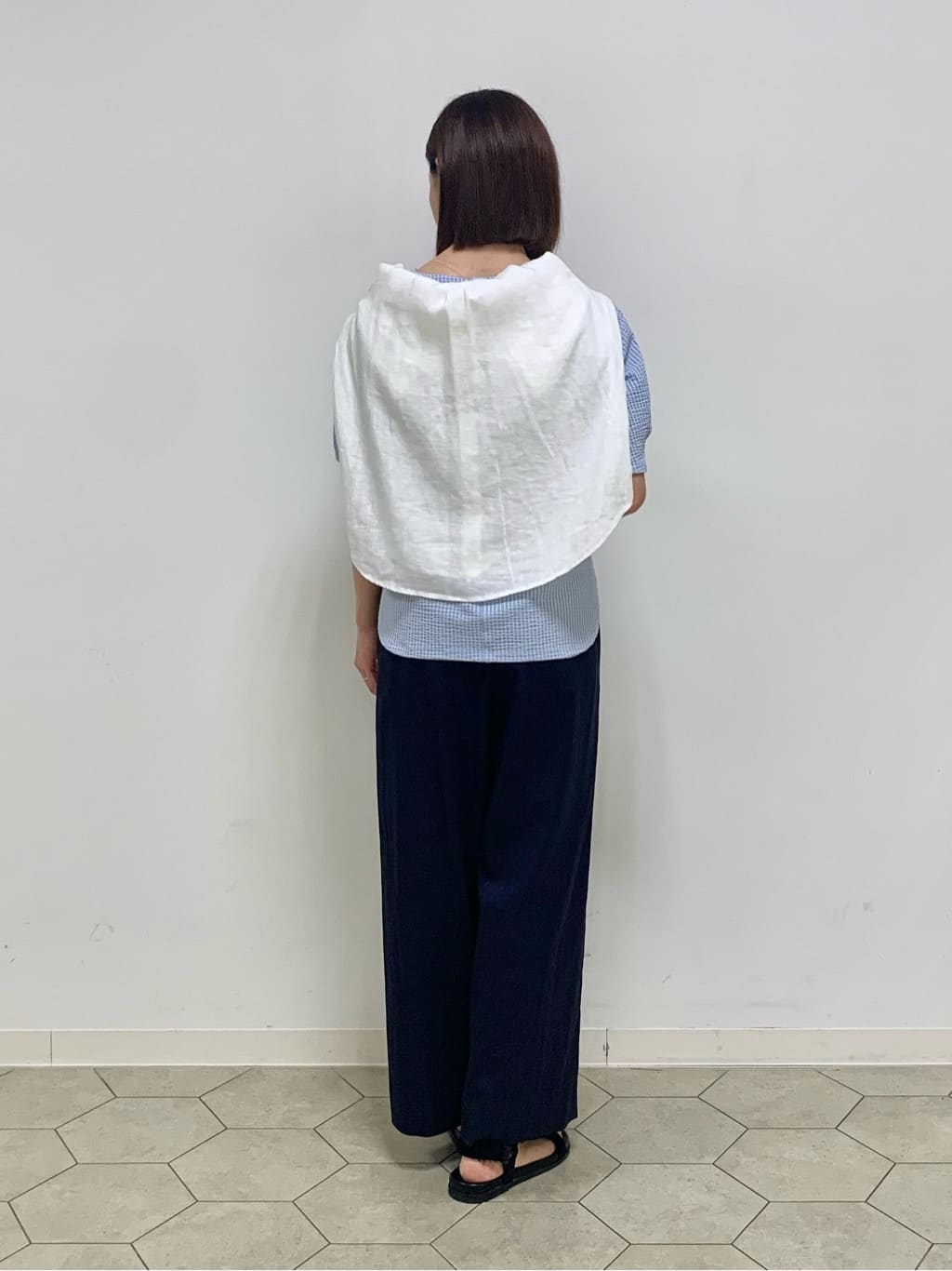 yurinaさんの「INDIVI｜【褒められパンツ／洗える／ウエストゴム】ワイドタックパンツ」を使ったコーディネート