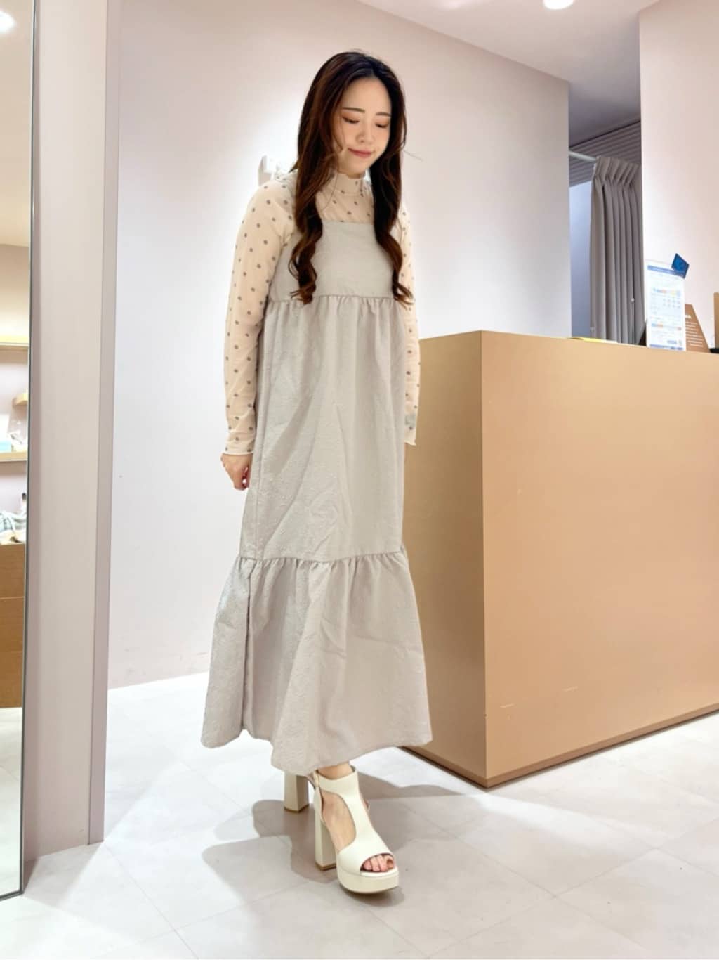 aya.oさんの「ESPERANZA｜Tストラップスクエアサンダル 24SS」を使ったコーディネート