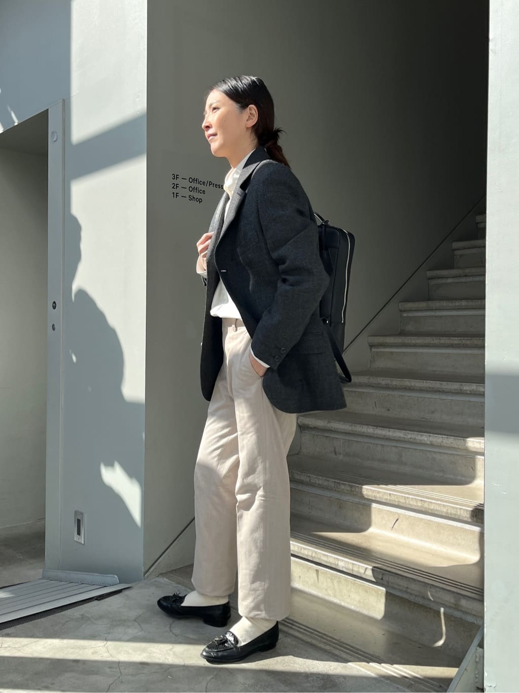 神野（jinno）さんの「TAKEO KIKUCHI｜フルベジタンニンレザー バックパック」を使ったコーディネート
