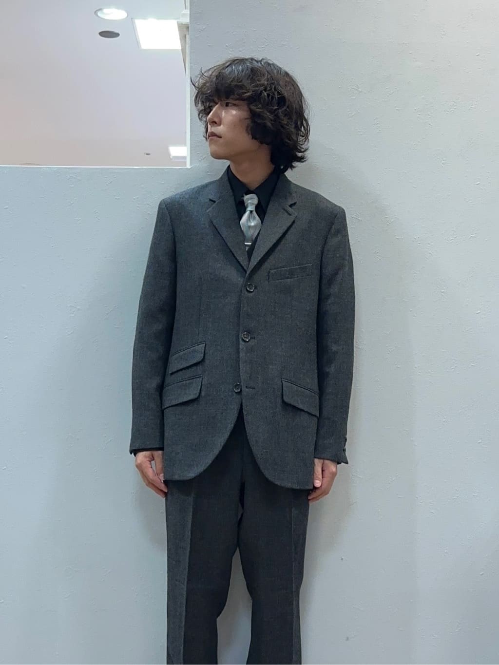 Uさんの「TAKEO KIKUCHI｜【Three by Three】シャイニーシャークピンヘッド ベスト / 3ピース対応」を使ったコーディネート