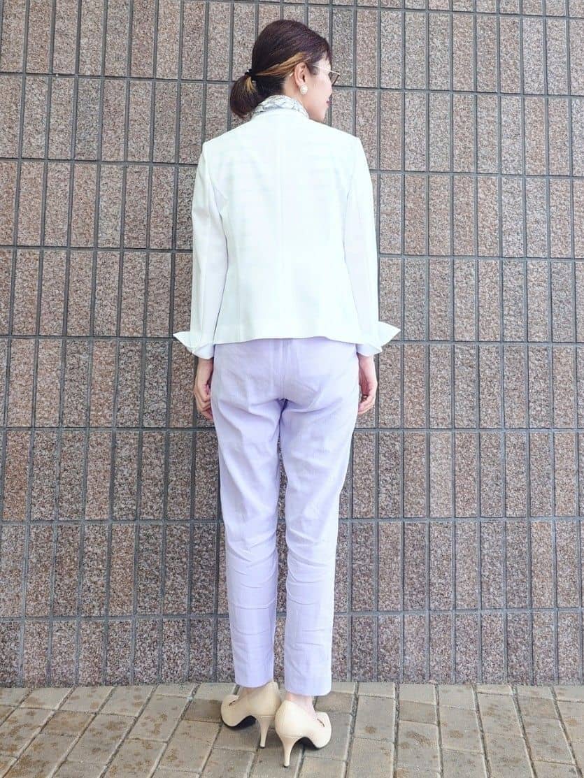 MUTSUKOさんの「UNTITLED｜【手洗い／88cm正方形】エンブレムプリントスカーフ」を使ったコーディネート