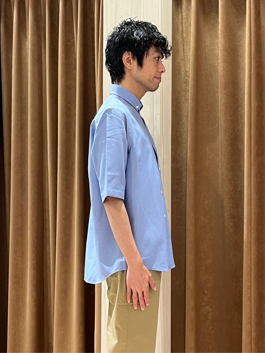 URAさんの「TAKEO KIKUCHI｜【オフィスカジュアル対応】ドレス チノパンツ」を使ったコーディネート