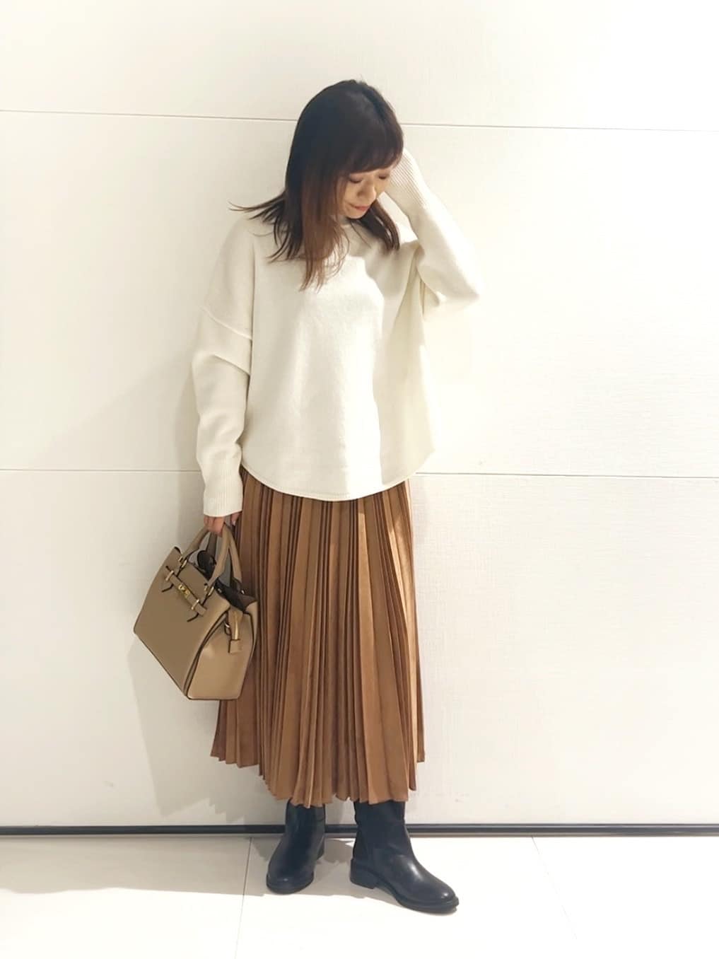 𝑹𝑶𝑴𝑰さんの「INDIVI｜」を使ったコーディネート