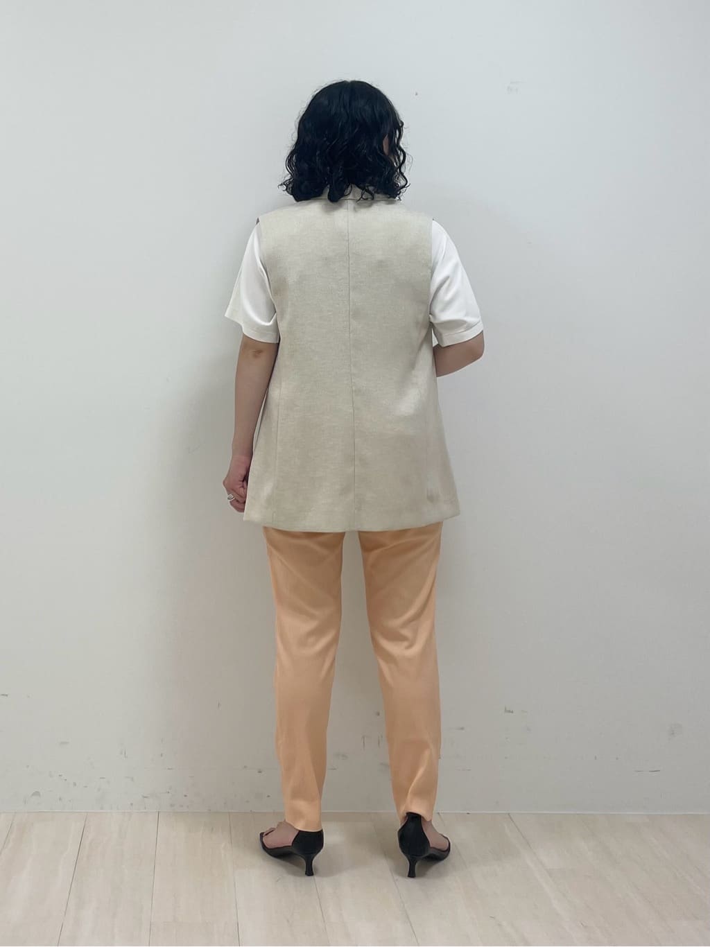 kanaさんの「INDIVI｜【パンツ人気1位／褒められパンツ／洗える】ウエストゴムタックテーパードパンツ」を使ったコーディネート
