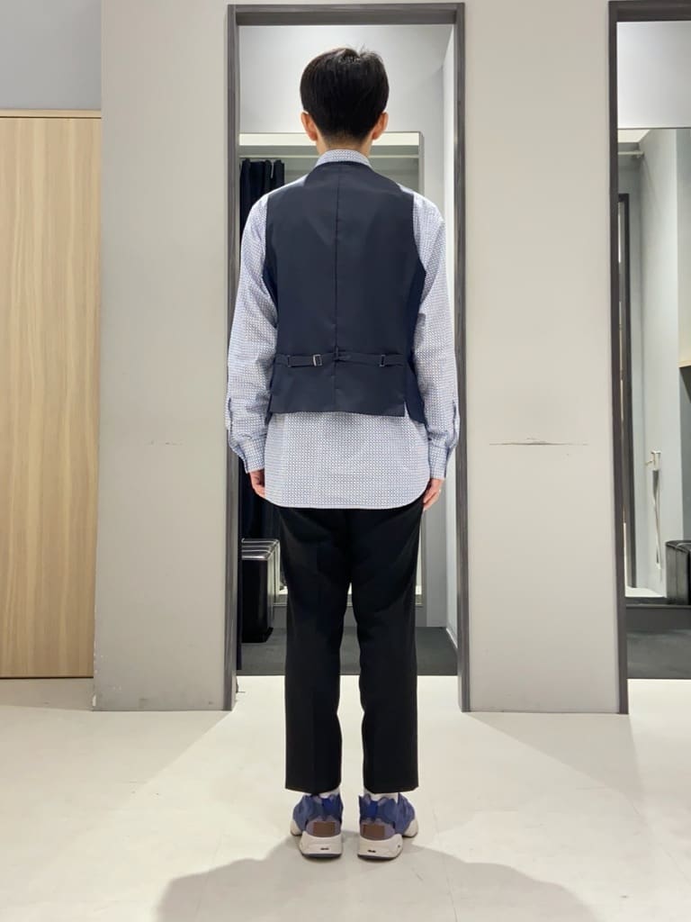 わいずみさんの「TAKEO KIKUCHI｜【Three by Three】シャイニーシャークピンヘッド ベスト / 3ピース対応」を使ったコーディネート