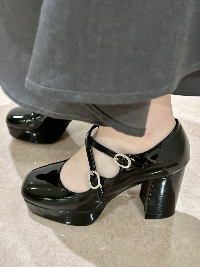 takeさんの「ESPERANZA｜クロスダブルバックル厚底パンプス 結婚式二次会 パーティー 25SS」を使ったコーディネート