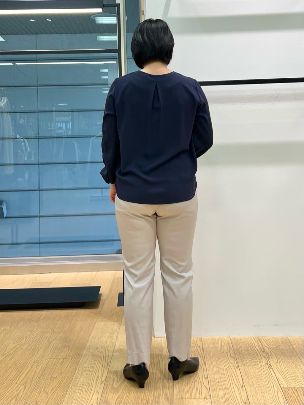 shimaさんの「INDIVI｜【洗える/通勤/UV/吸水速乾】Vネックブラウス」を使ったコーディネート