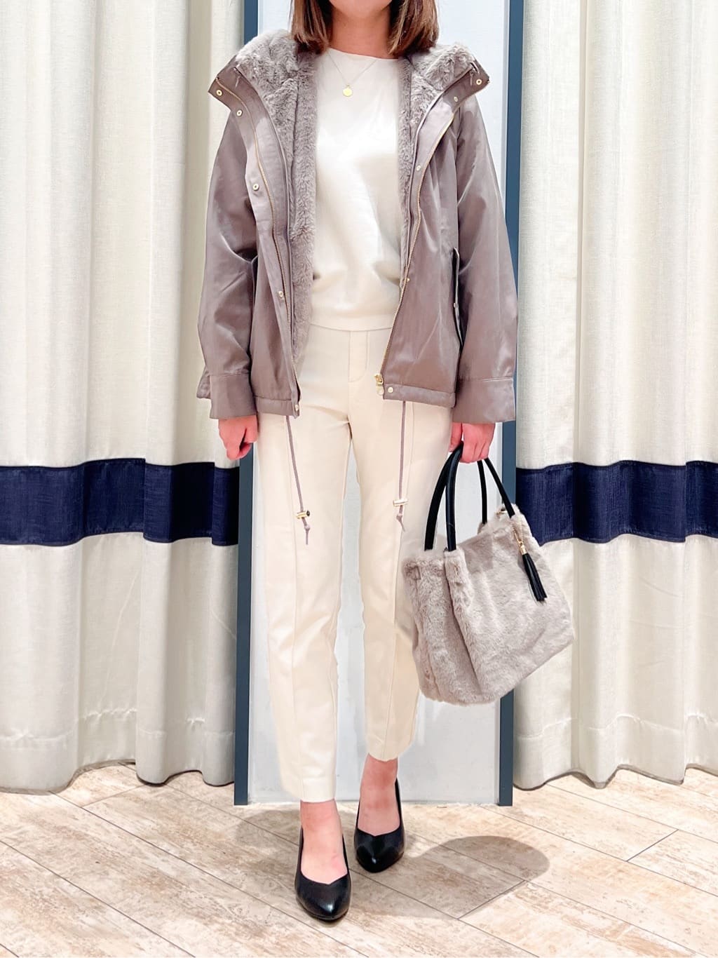 SAYAKAさんの「grove｜【ふわっと心地よい足入れ】やわここち(R)Vカットパンプス」を使ったコーディネート