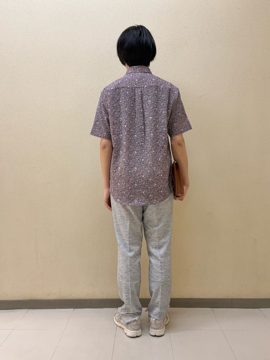 及川さんの「TAKEO KIKUCHI｜【尾州織】リネンブレンド メッシュパンツ」を使ったコーディネート