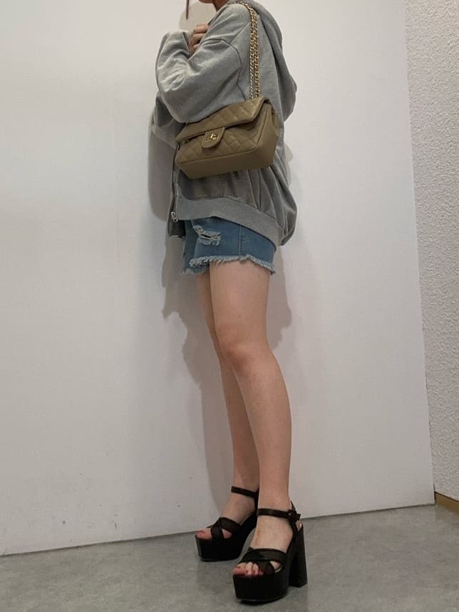 ちゃきさんの「ESPERANZA｜◆【ラク盛り／サンダル】リピーター続出／脚長美脚　ラク盛り厚底サンダル　24年Ver」を使ったコーディネート