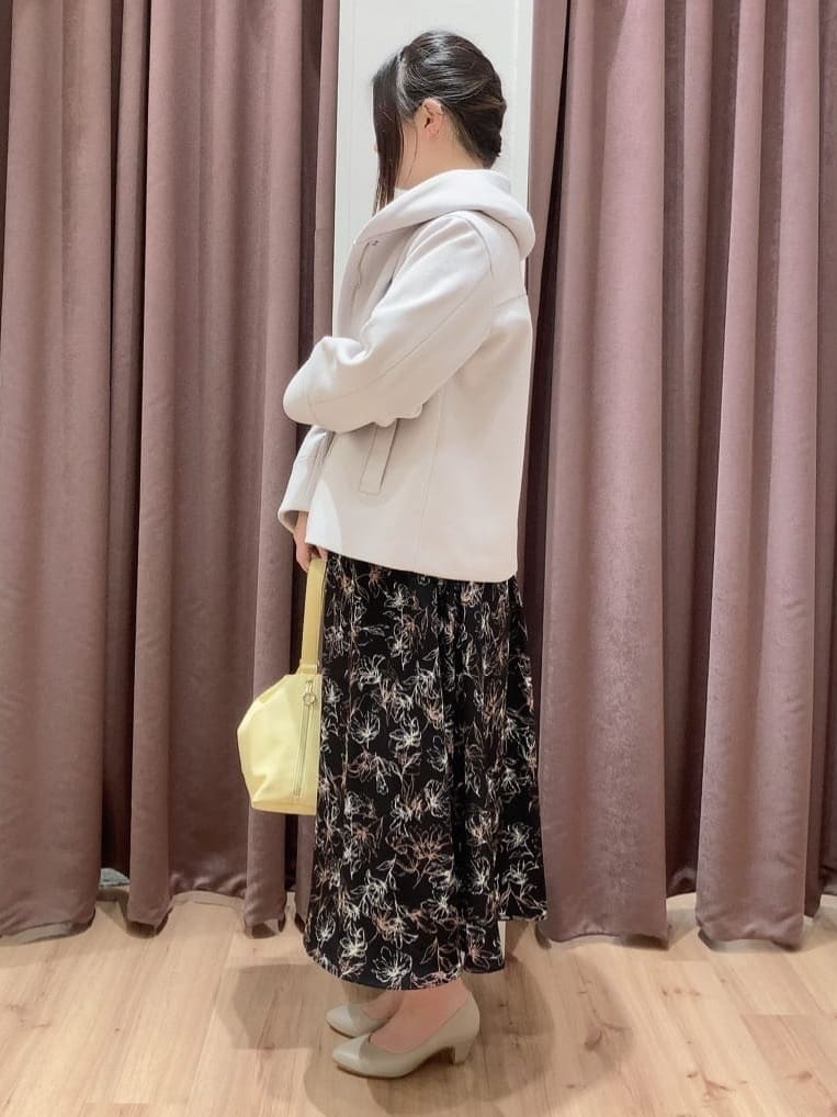 ちょたさんの「grove｜【ふわっと心地よい足入れ】やわここち(R)Vカットパンプス」を使ったコーディネート