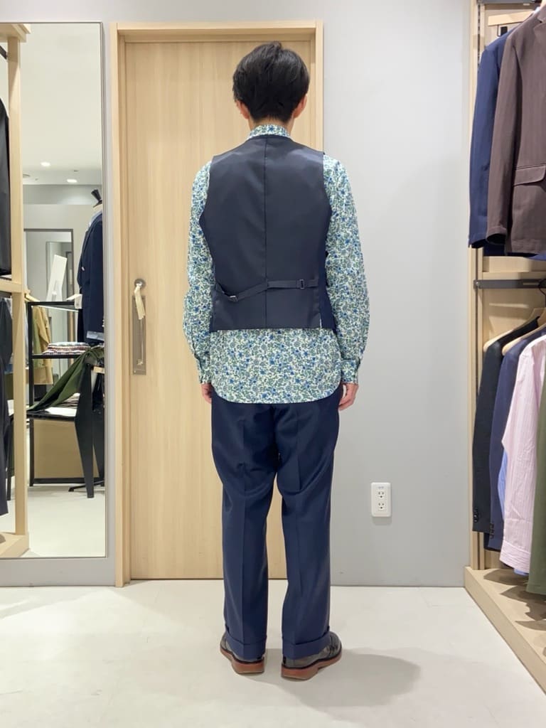 わいずみさんの「TAKEO KIKUCHI｜【Three by Three】シャイニーシャークピンヘッド ベスト / 3ピース対応」を使ったコーディネート