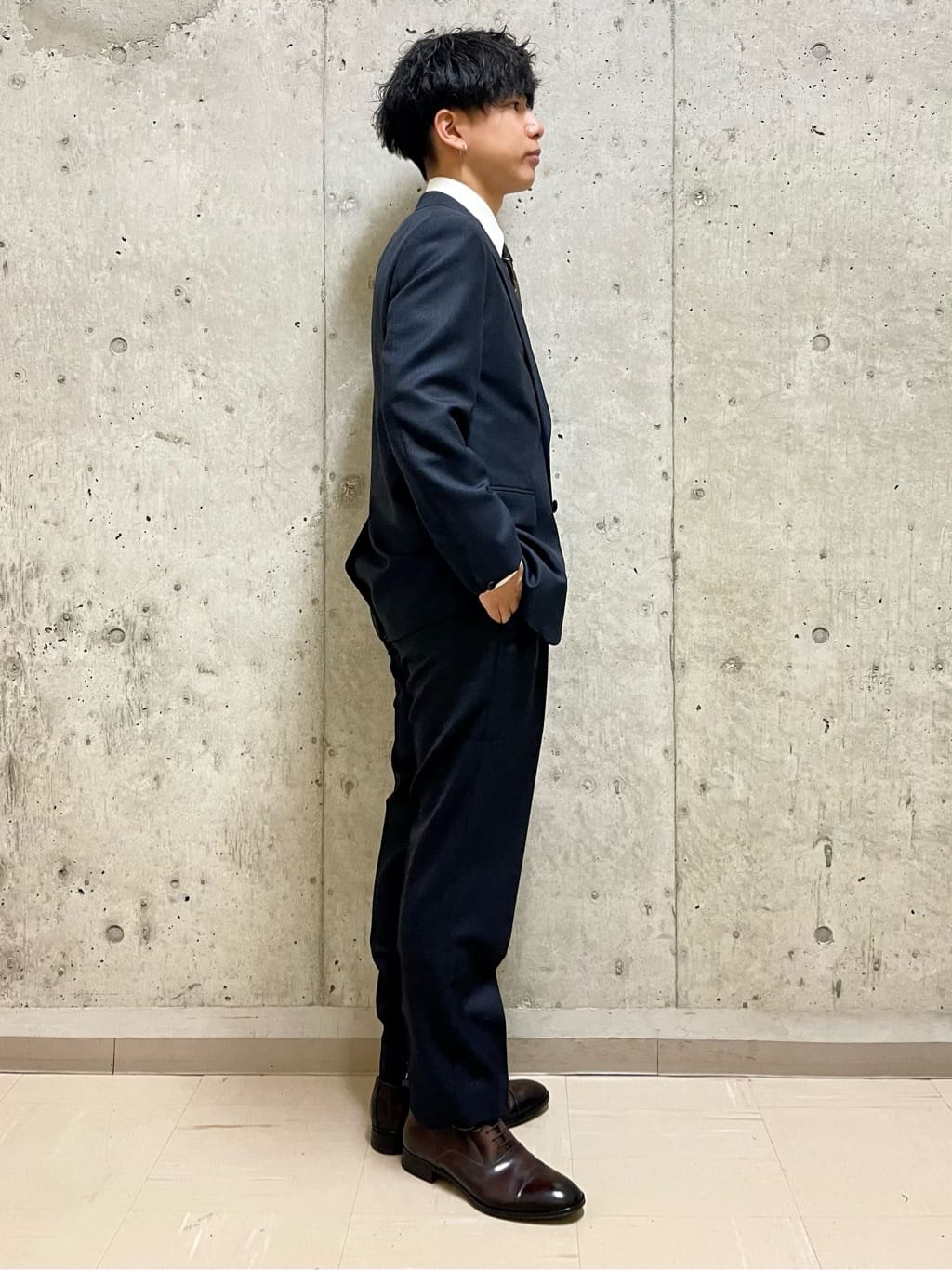 すずきさんの「TAKEO KIKUCHI｜ドビーストライプ ビジネス シャツ」を使ったコーディネート