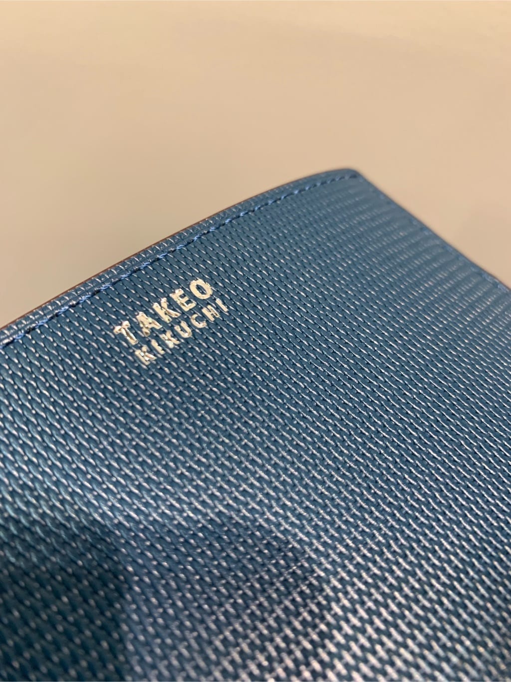 木村剛さんの「TAKEO KIKUCHI｜【ソフト＆ナチュラル】ミニメッシュ レザー 2つ折り財布」を使ったコーディネート