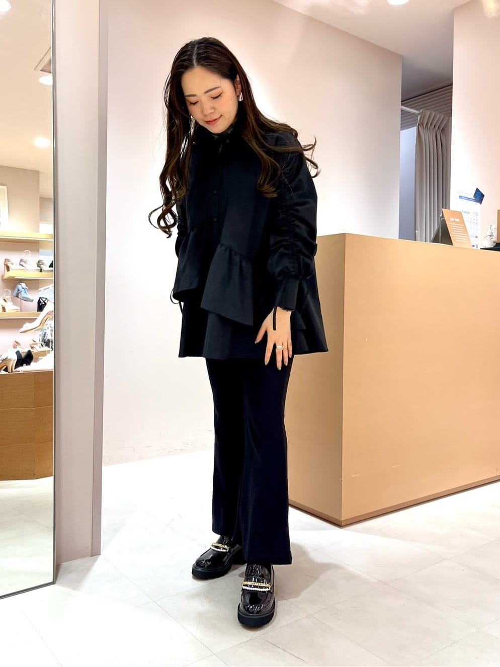 aya.oさんの「ESPERANZA｜チェーン＆パール調モチーフローファー 24SS」を使ったコーディネート