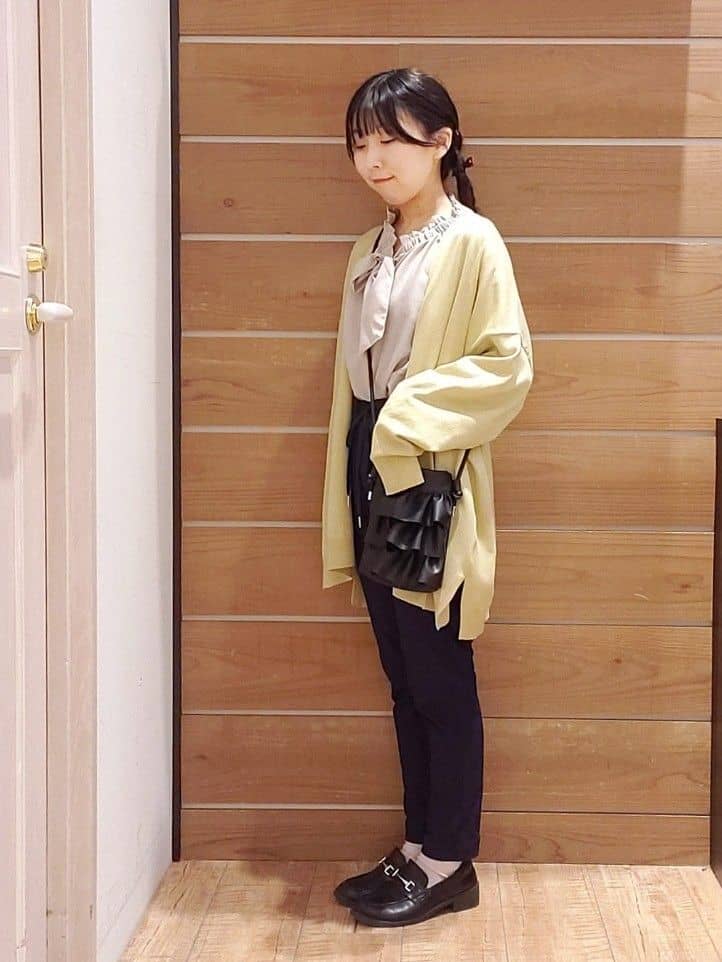 remiiiさんの「SHOO･LA･RUE｜【SS-3L/無理せずスリム】 ぐんぐん伸びる イージーテーパードパンツ」を使ったコーディネート